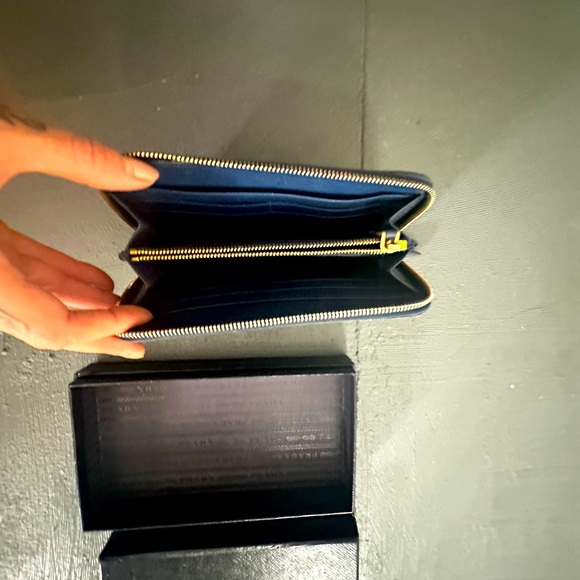 Prada Wallet - Picture 2 of 4